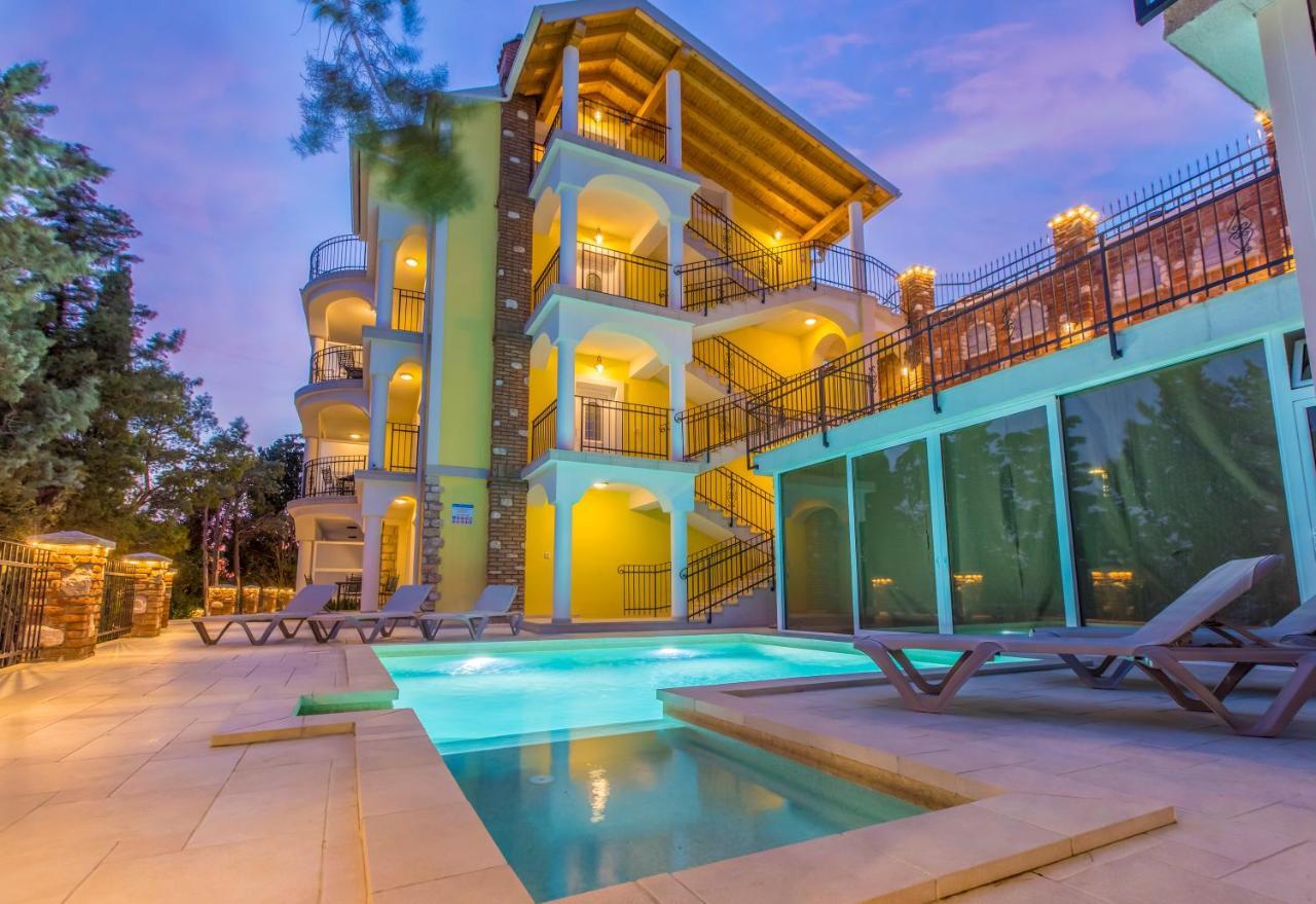 Palace Paulina Apartments Novi Vinodolski Bagian luar foto