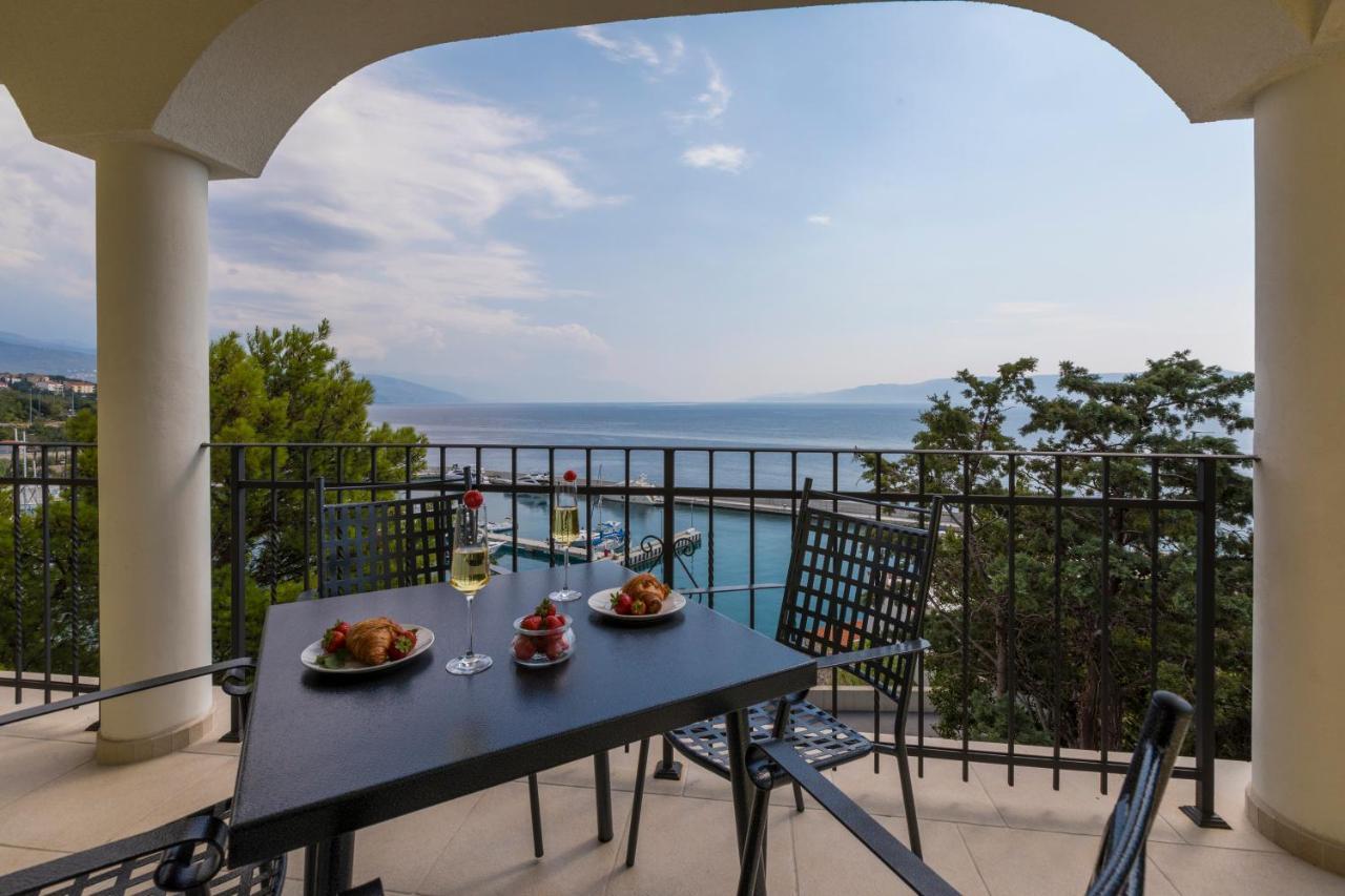 Palace Paulina Apartments Novi Vinodolski Bagian luar foto