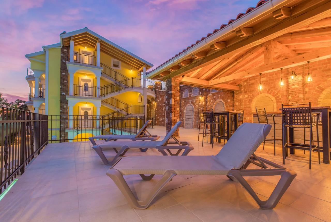 Palace Paulina Apartments Novi Vinodolski Bagian luar foto