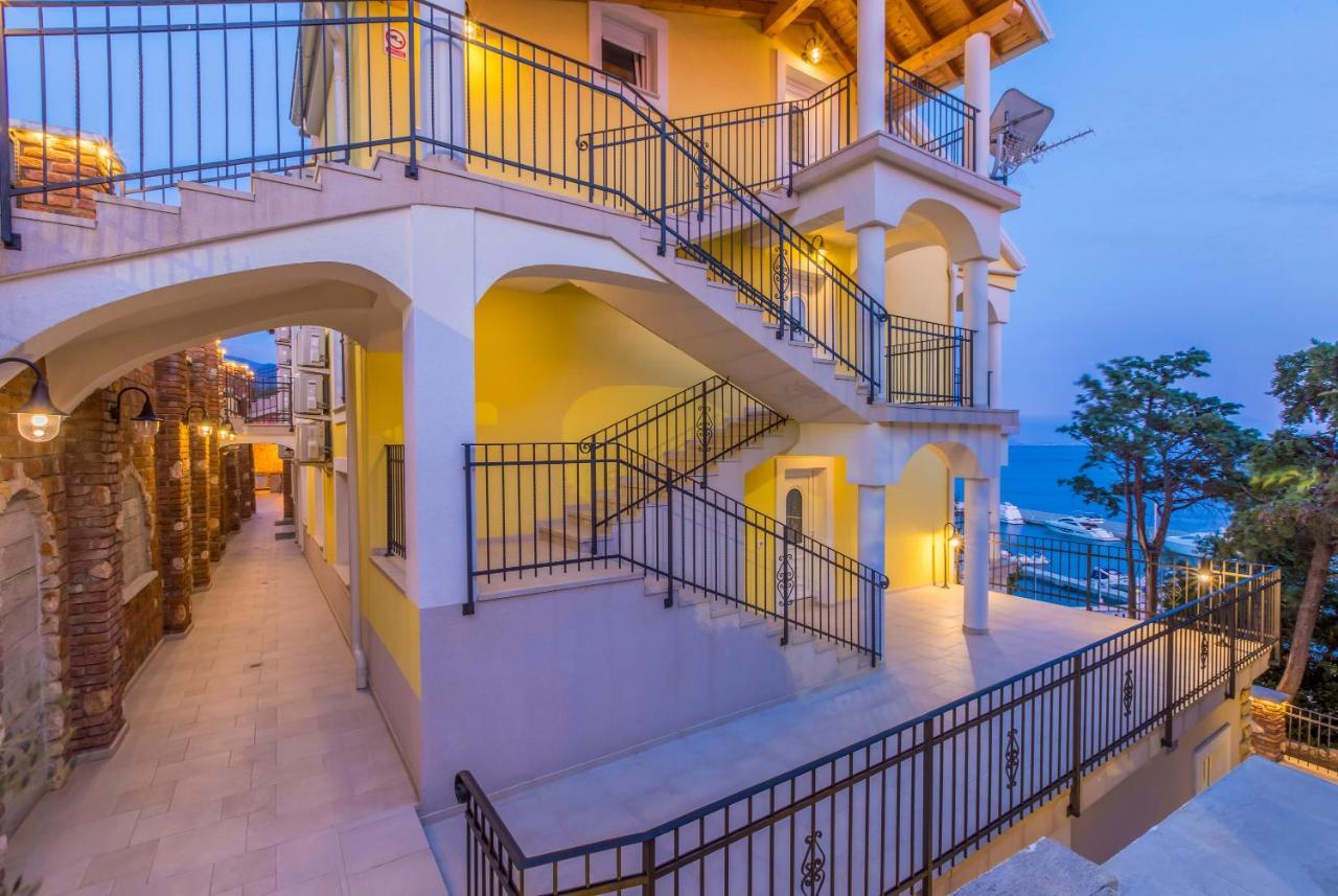 Palace Paulina Apartments Novi Vinodolski Bagian luar foto