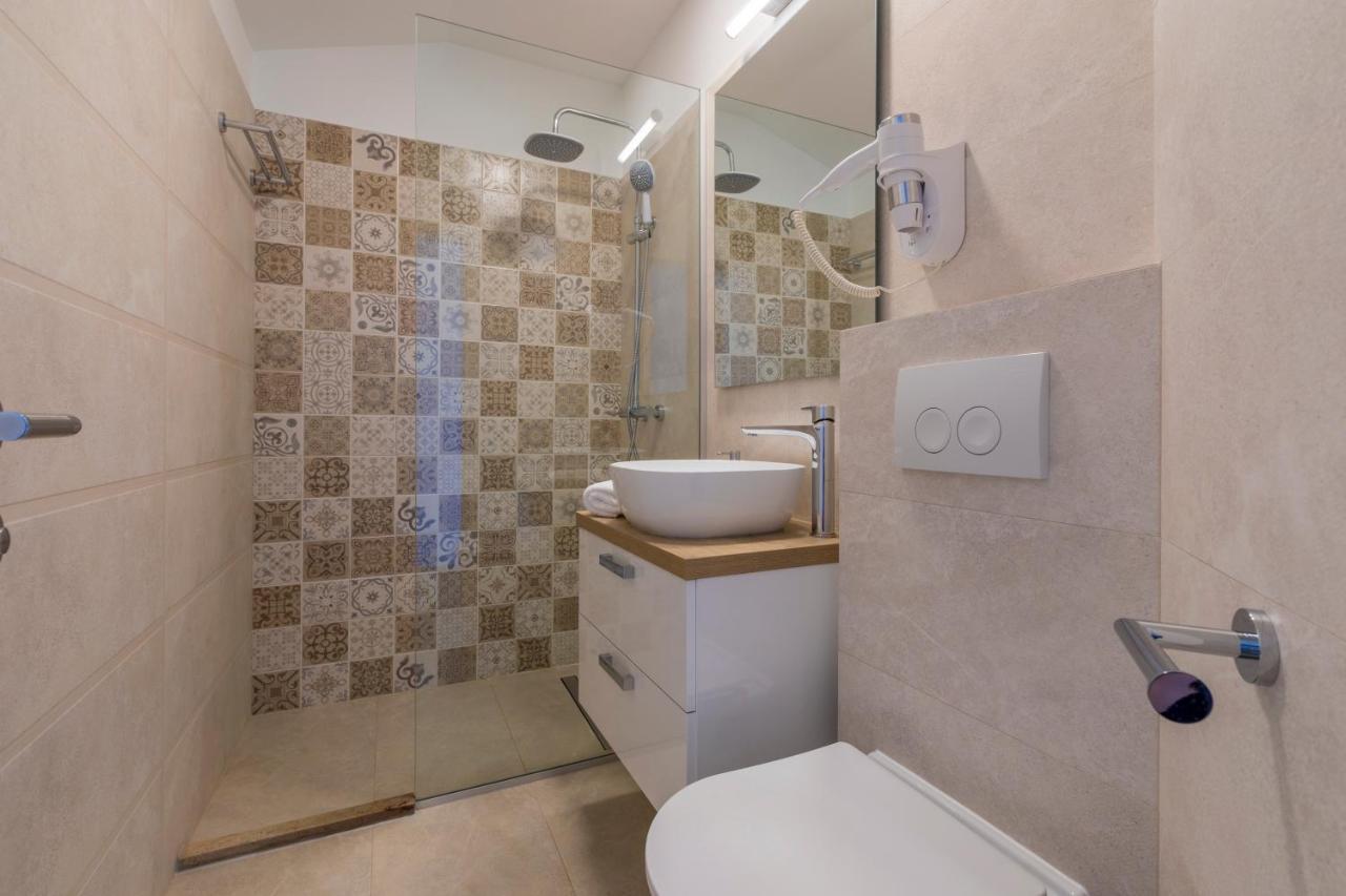 Palace Paulina Apartments Novi Vinodolski Bagian luar foto